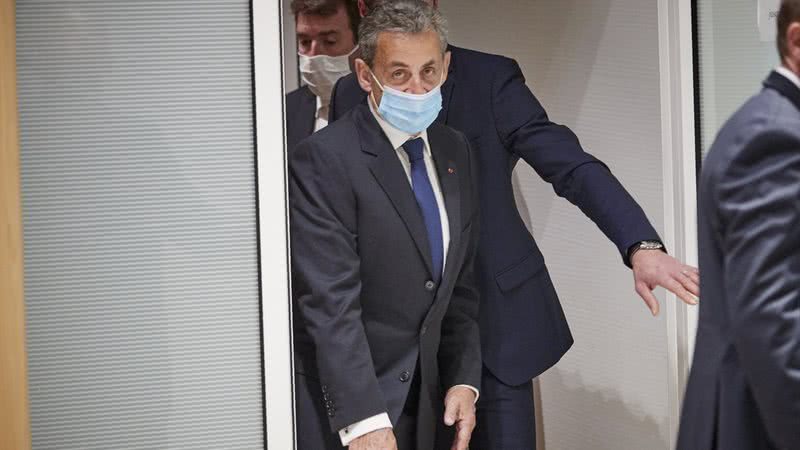 O ex-presidente Nicolas Sarkozy chegando ao tribunal de Paris - Getty Images