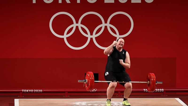 A atleta neozelandesa Laurel Hubbard em ação - Getty Images