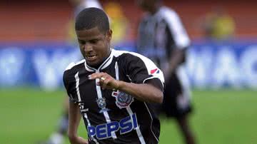 Marcelinho Carioca com a camisa do Corinthians - Getty Images