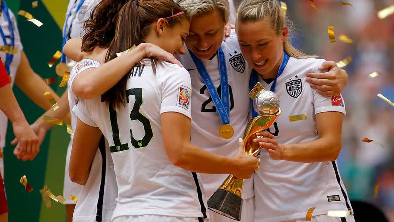 Jogadoras americanas celebrando a conquista do mundial de 2015 - Getty Images