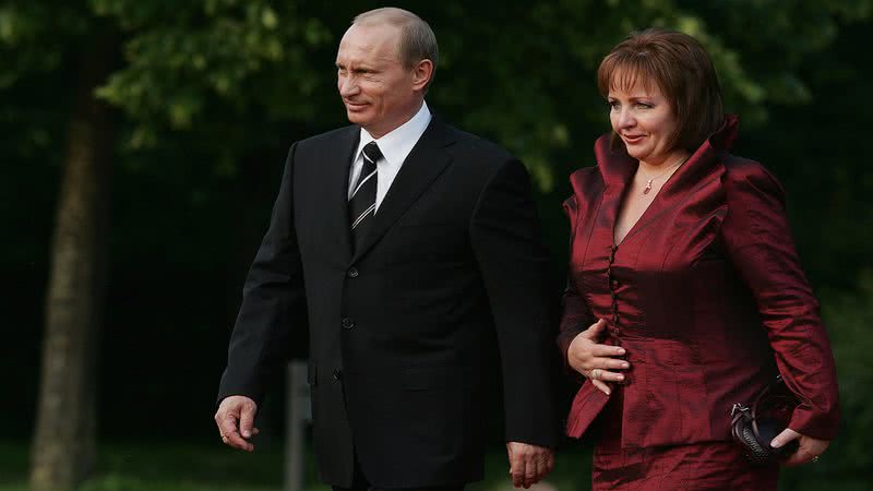 Vladimir Putin ao lado da ex-esposa Lyudmila Putina - Getty Images