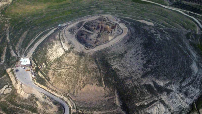 Vista ampla do Herodium - Wikimedia Commons