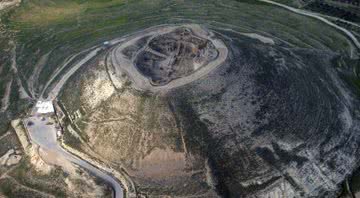 Vista ampla do Herodium - Wikimedia Commons