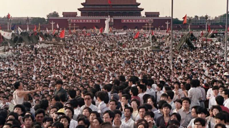 Protesto na Praça da Paz Celestial, em 1989C - Wikimedia Commons