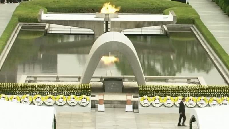 Memorial reuniu coroas de flores na extremidade da lagoa - Divulgação/TV Globo