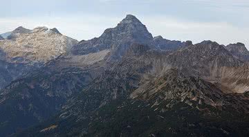 Fotografia do monte Hochvogel - Wikimedia Commons