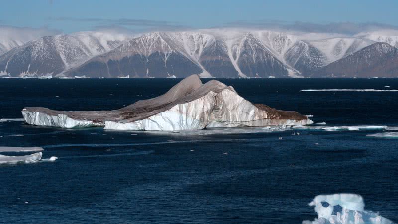 Imagem meramente ilustrativa de iceberg no Ártico - Wikimedia Commons