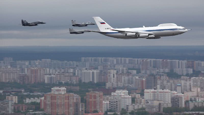 Ilyushin Il-80 voando sobre Moscou - Wikimedia Commons