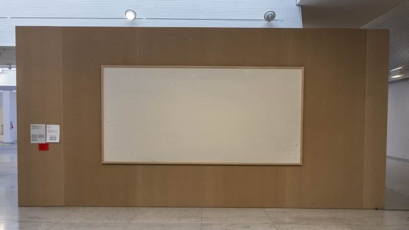 Fotografia de quadro em branco entregue pelo artista ao museu - Divulgação/ Kunsten Museum of Modern Art Aalborg