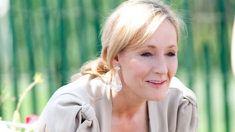 A autora JK Rowling - Wikimedia Commons