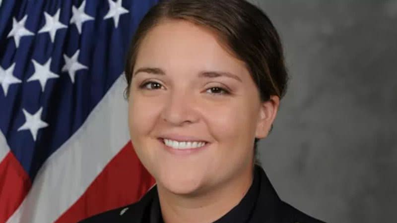 Fotografia da policial que prendeu o criminoso - Divulgação/ Departamento de Polícia de North Myrtle Beach