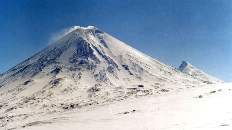 Fotografia do Klyuchevskaya Sopka - Domínio Público via Wikimedia Commons