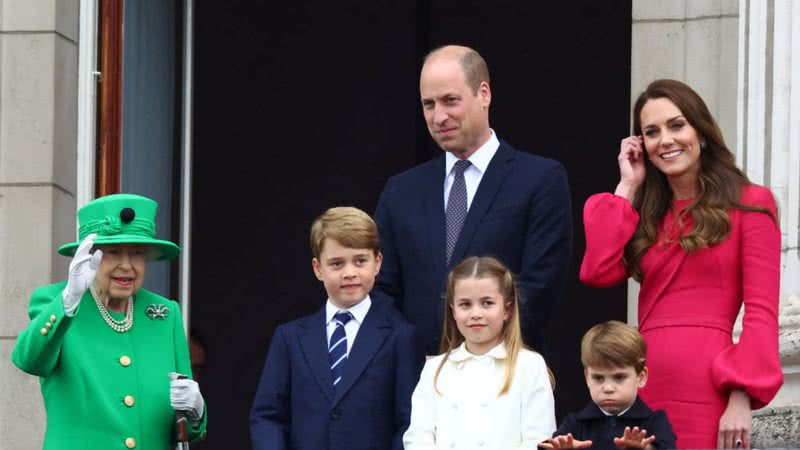 Elizabeth II ao lado de familiares no Jubileu de Platina - Getty Images