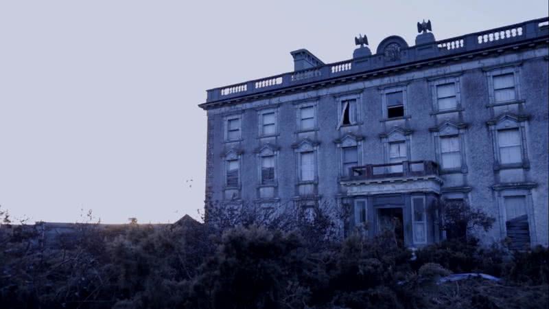 Fotografia da enorme e supostamente assombrada Loftus Hall - Divulgação/Youtube/Ireland's Ancient East