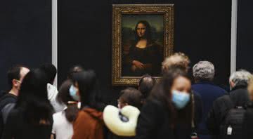 Visitantes do Louvre durante a pandemia do coronavírus - Getty Images