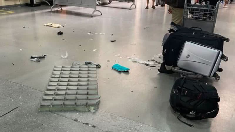 Imagem de mala ao lado de parte do teto em aeroporto de Guarulhos - Reprodução / Arquivo Pessoal