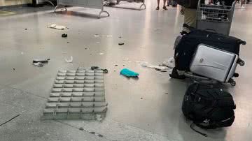 Imagem de mala ao lado de parte do teto em aeroporto de Guarulhos - Reprodução / Arquivo Pessoal