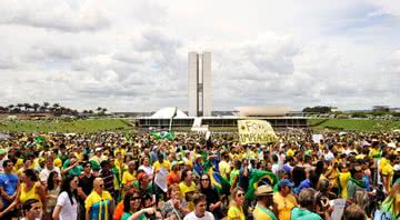 Fotografia meramente ilustrativa de uma manifestação. - Wikimedia Commons