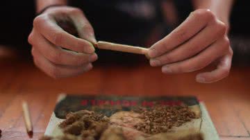 Imagem poética de cigarro de maconha - Getty Images