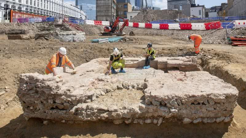 Mausoléu romano encontrado em Londres - MOLA