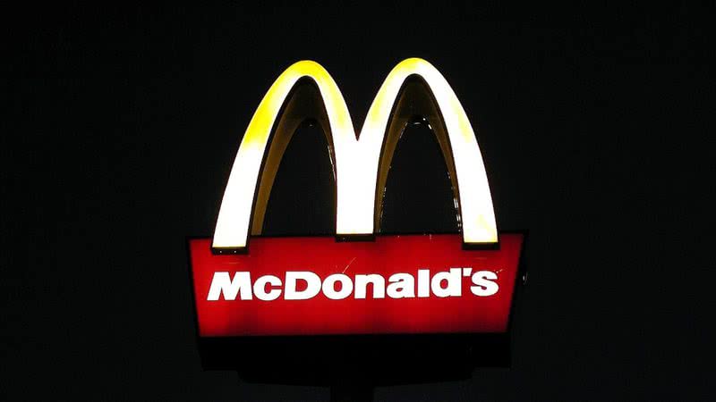 Foto ilustrativ de painel da Mc Donald's - Imagem de PublicDomainImages no Pixabay