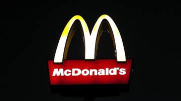 Foto ilustrativ de painel da Mc Donald's - Imagem de PublicDomainImages no Pixabay