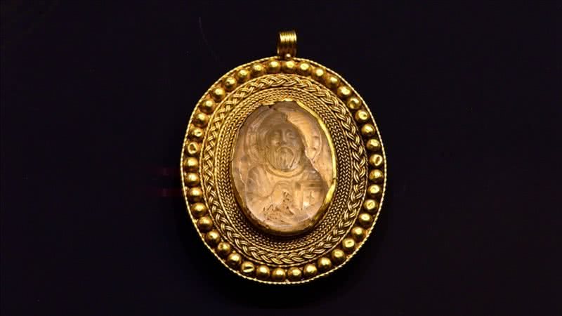 Imagem do medalhão de ouro - Divulgação/Museu Corum