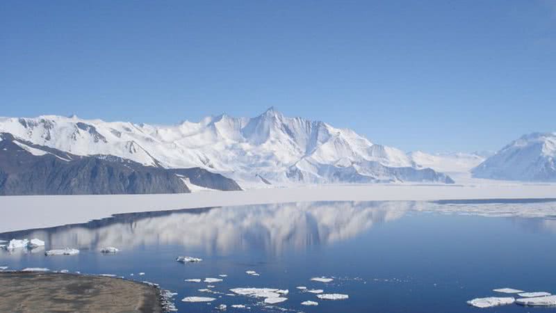 Fotografia do monte Herschel, na Antártica - Wikimedia Commons