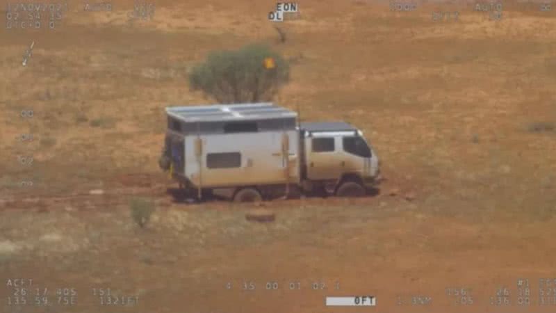 Imagem aérea do motorhome entalado - Divulgação/Autoridade Australiana de Segurança Marítima