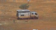 Imagem aérea do motorhome entalado - Divulgação/Autoridade Australiana de Segurança Marítima