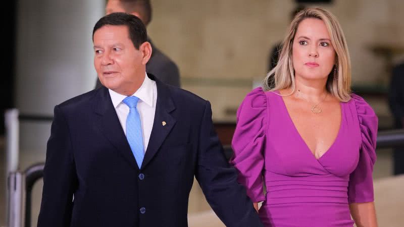 General Hamilton Mourão acompanhado da segunda-dama Paula - Wikimedia Commons