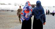 Mulheres afegãs durante operação militar - Getty Images