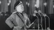 Mussolini durante discurso - Divulgação / Youtube / British Pathé