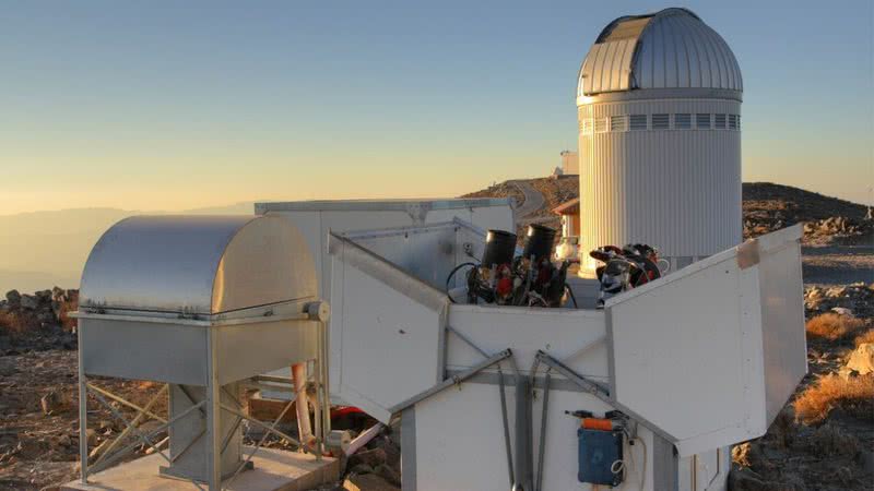 Observatório Las Campanas, no Atacama - Wikimedia Commons