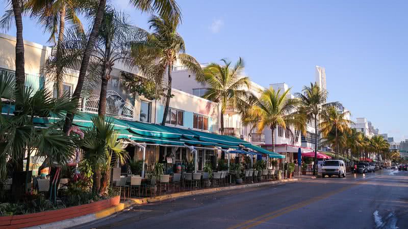 Imagem da Ocean Drive, uma das avenidas mais conhecidas de Miami - Wikimedia Commons