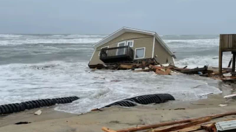 Casa destruída pelo mar em Rodanthe, nos EUA - Divulgação/Cape Hatteras National Seashore