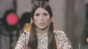 A atriz Sacheen Littlefeather - Reprodução/Vídeo/Youtube