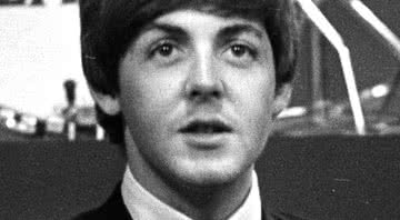 Fotografia de Paul McCartney em meados de 1964 - Wikimedia Commons