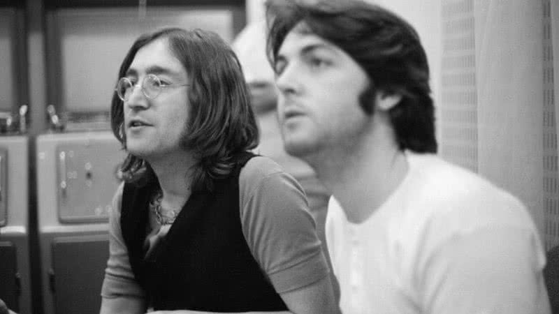 John Lennon ao lado de Paul McCartney - Divulgação/ Linda McCartney, via Paul McCartney