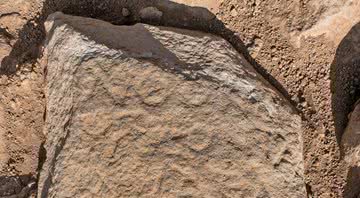 Detalhe da pedra encontrada em Israel - Autoridade de Antiguidades de Israel