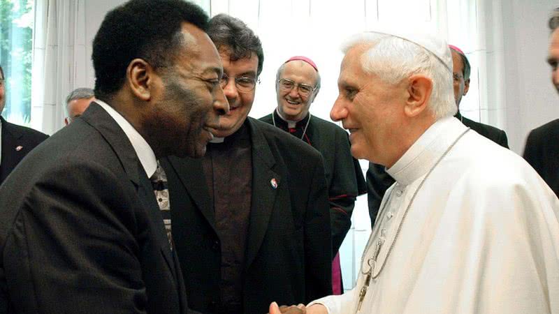 Pelé e Papa Bento XVI, respectivamente - Getty Images