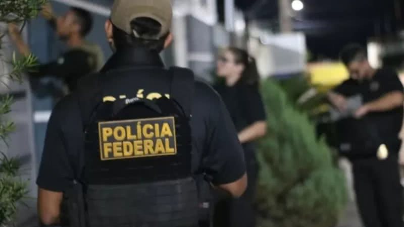 Fotografia tirada em meio à operação que prendeu cinco mulheres por abuso sexual infantil - Reprodução/Redes Sociais/Polícia Federal