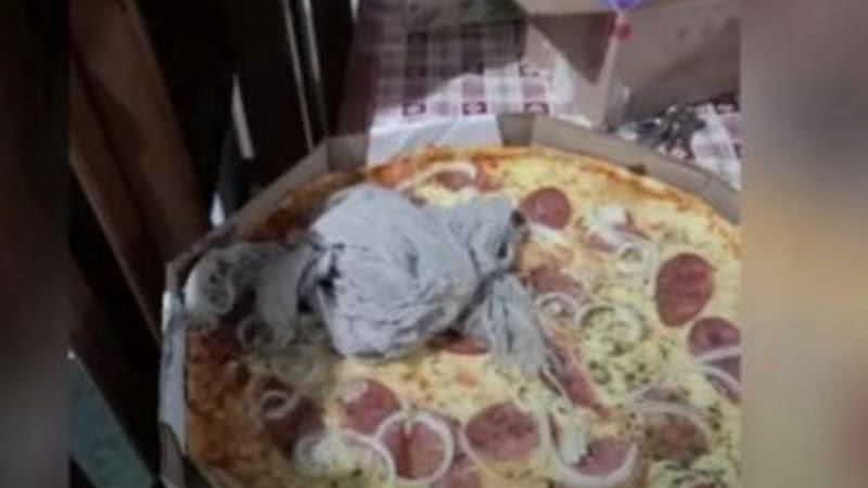 Pizza com pano de chão dentro - Divulgação / Youtube / TV Brasil