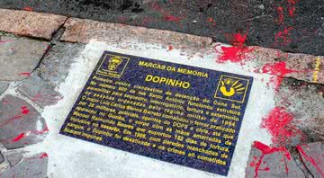 Placa colocada em frente a centro de tortura da Ditadura Militar - Divulgação/Maria Emília Portella/SMDS/PMPA/Divulgação