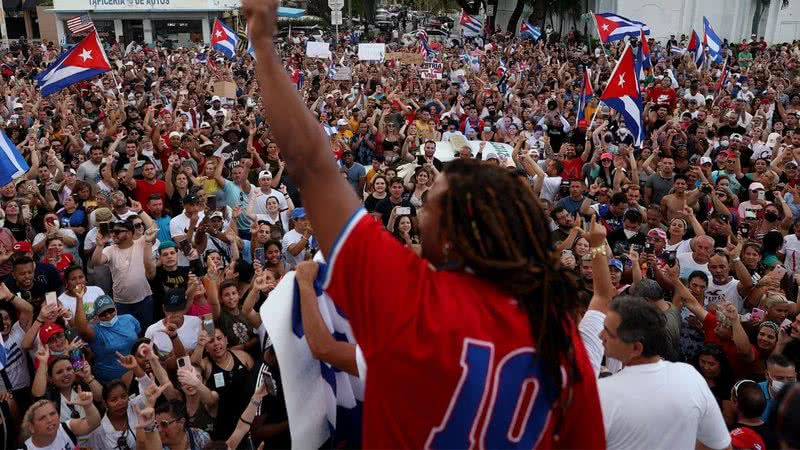 Manifestantes se reúnem em protesto cubano - Getty Images