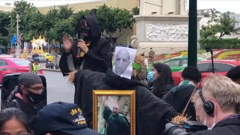 Imagem do protesto feito por estudantes na Tailândia - Divulgação/ Facebook/ StringerBase