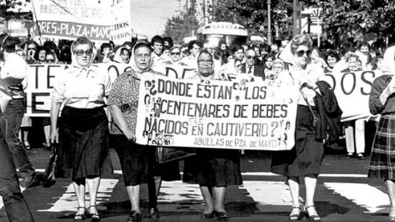 Protestos contra os crimes cometidos durante a Ditadura na Argentina - Abuelas de Plaza de Mayo