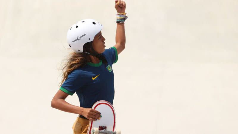 Rayssa comemora execução de manobra durante prova olímpica - Getty Images