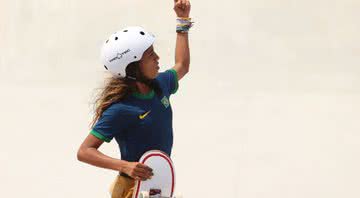 Rayssa comemora execução de manobra durante prova olímpica - Getty Images