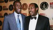 O ator Don Cheadle (esq.) e Paul Rusesabagina (dir.) durante evento do filme 'Hotel Ruanda' - Getty Images